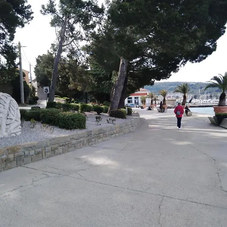 Robert 3 With Garage *