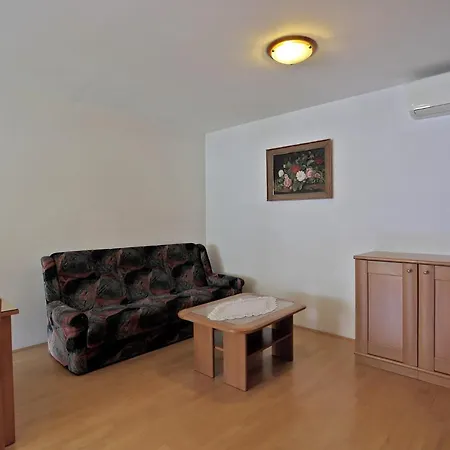 Apartma Robert 3 With Garage Izola