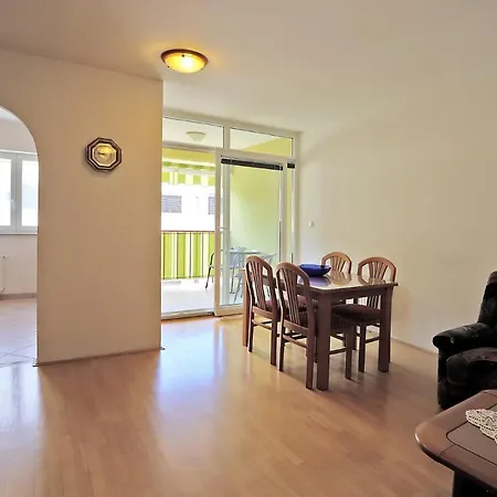 Robert 3 With Garage *