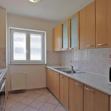 Robert 3 With Garage *