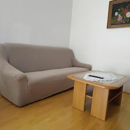 Robert 3 With Garage *