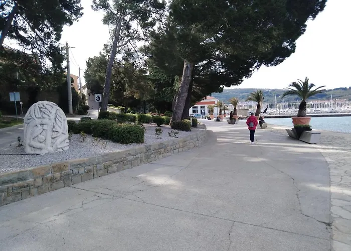 Robert 3 With Garage *