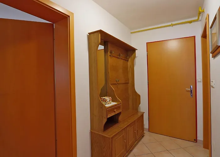 Robert 3 With Garage