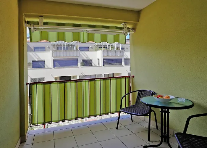 Robert 3 With Garage Apartment