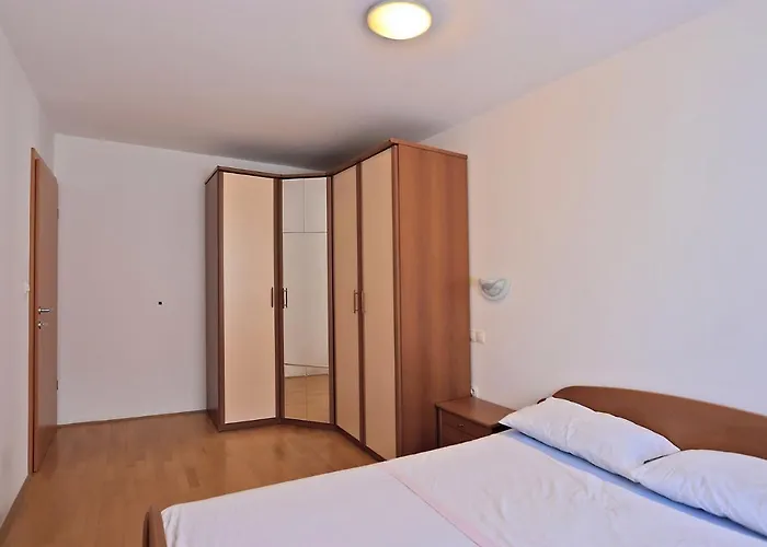 Daire Robert 3 With Garage