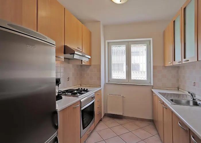 Robert 3 With Garage